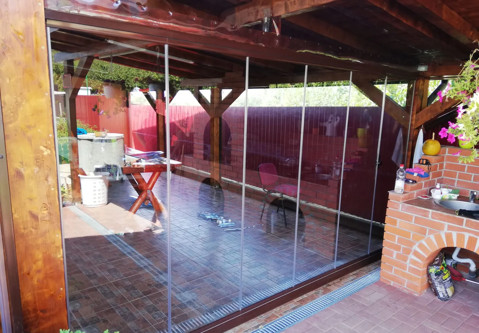 Balcon sau terasă închisă cu sticlă securizată pe sistem pivotant